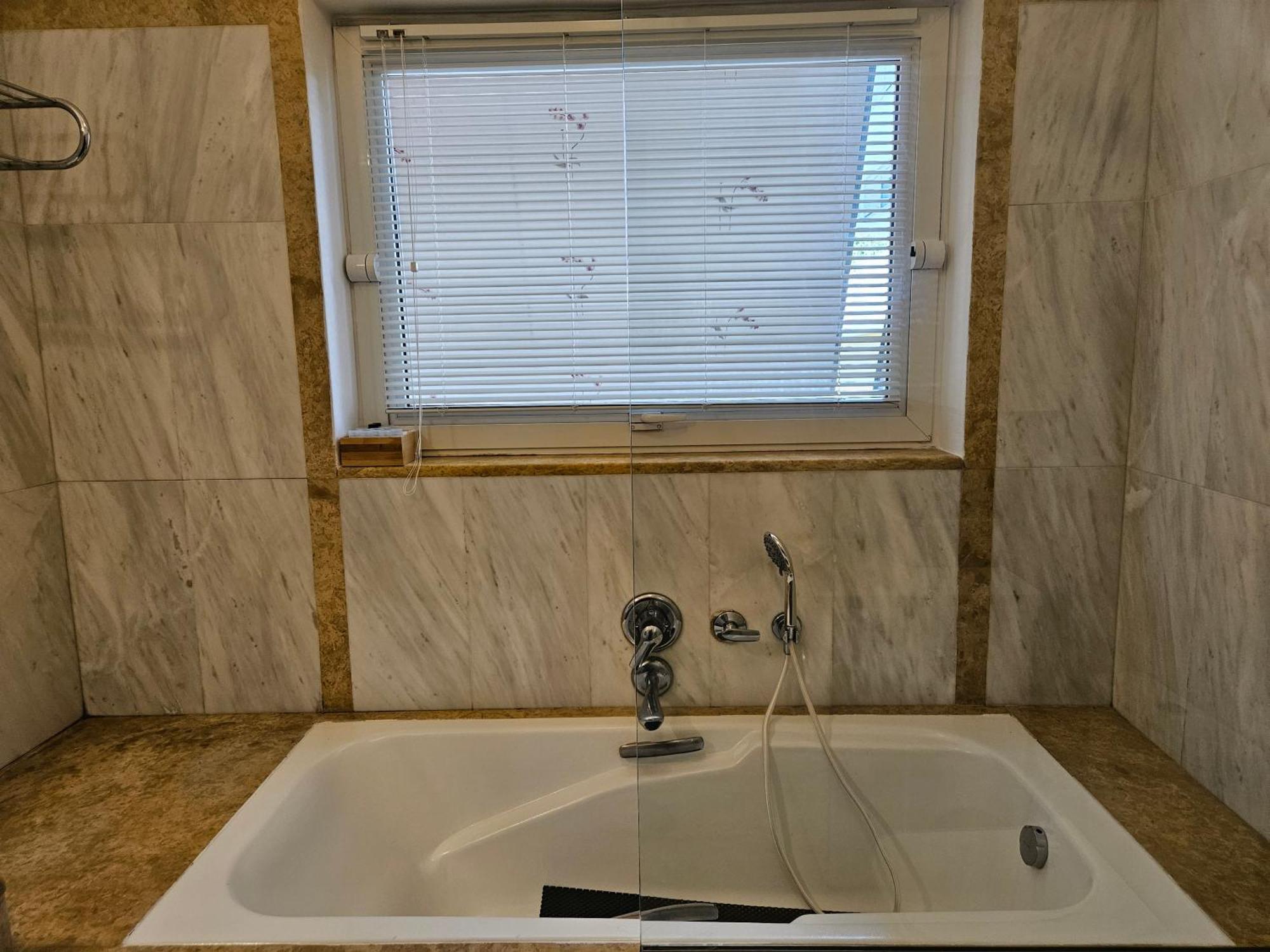 3 Bedder Condo In Ilisia, Megaro Mousikis เอเธนส์ ภายนอก รูปภาพ